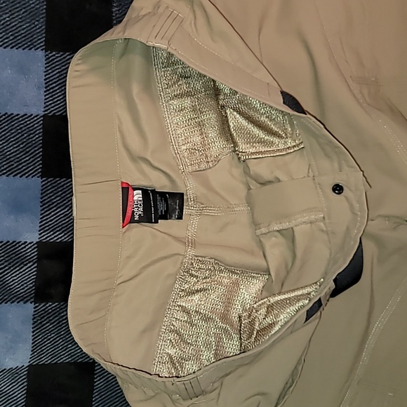 The North Face. Cargo Convertable Pant/shorts. LIKE-NEW. Men's size Large. - Picture 16 of 16